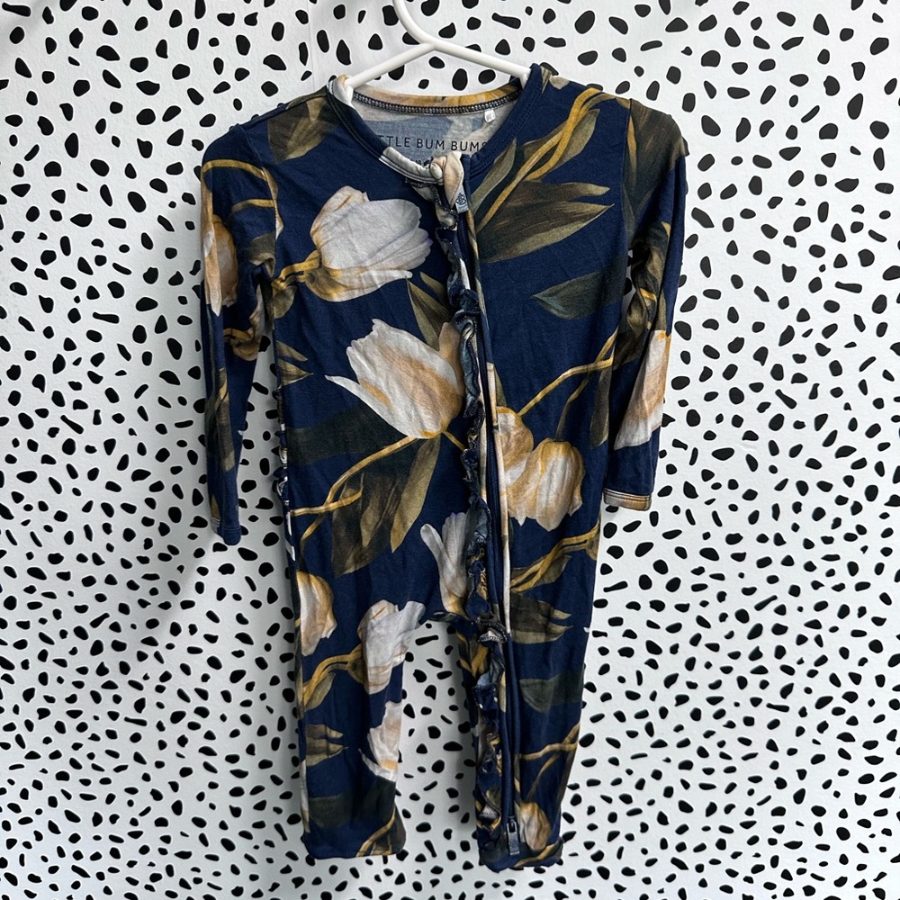 Bums and roses bamboo Play b/c Alter
L/S Footie Ruffled converted to L/S Romper